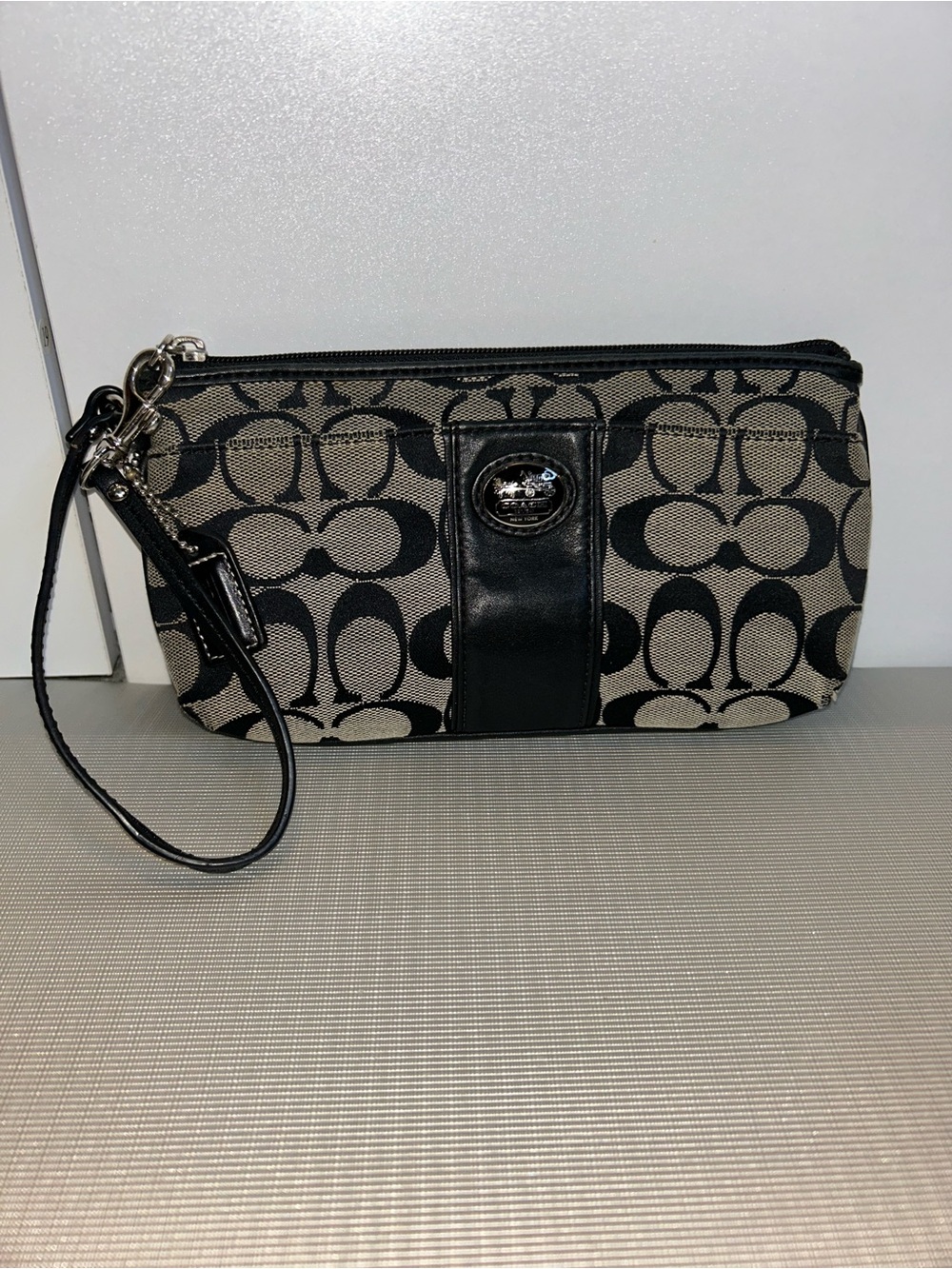 Euc Coach classic C monogram wristlet wallet